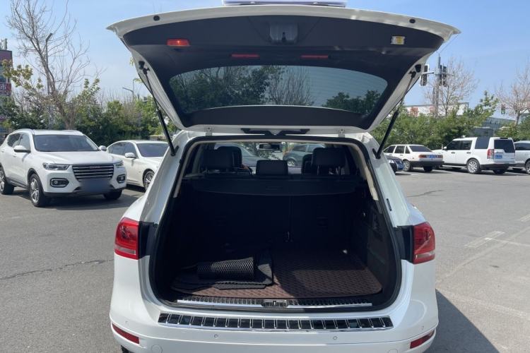 Used Volkswagen Touareg 2011 3.0 TSI Comfort Version Interior 6