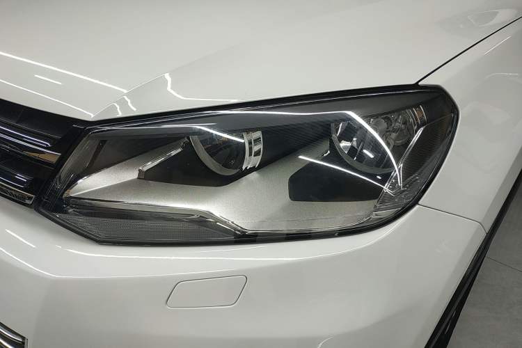 Used Volkswagen Touareg 2011 3.0 TSI Standard Version Left Front Headlight