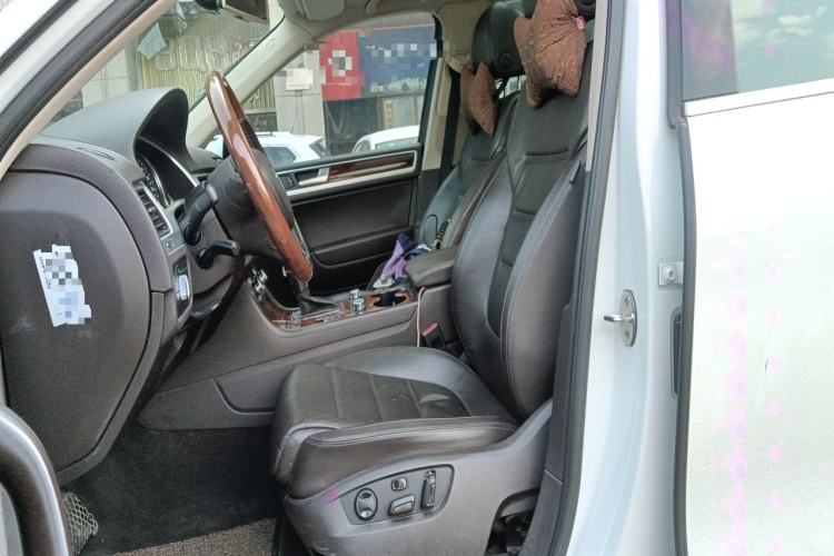 Used Volkswagen Touareg 2011 3.0 TDI Diesel Comfort Version Left Front Seat