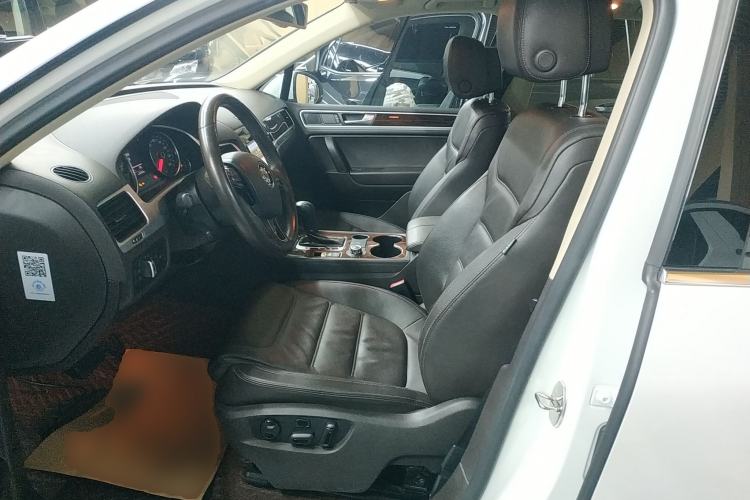 Used Volkswagen Touareg 2011 3.0 TSI Standard Version Left Front Seat