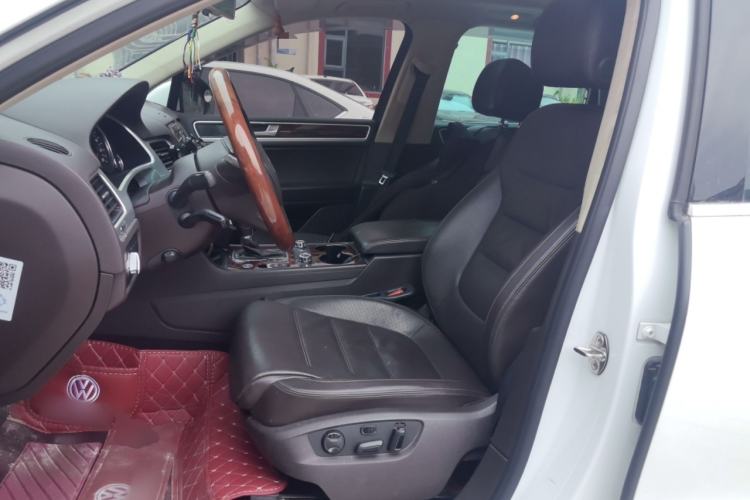 Used Volkswagen Touareg 2011 3.0 TSI High-End Version Left Front Seat