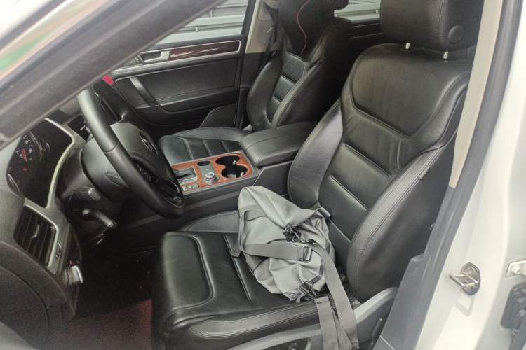 Used Volkswagen Touareg 2011 3.0 TSI Standard Version Left Front Seat