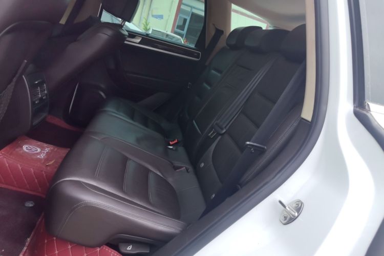 Used Volkswagen Touareg 2011 3.0 TSI High-End Version Left Rear Seat