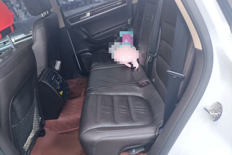 Used Volkswagen Touareg 2011 3.0 TSI Comfort Version Left Rear Seat