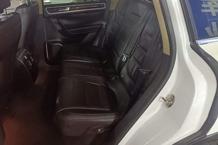 Used Volkswagen Touareg 2011 3.0 TSI Comfort Version Left Rear Seat