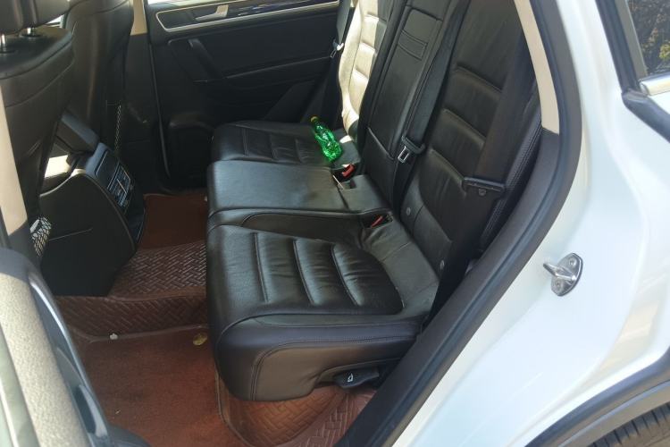 Used Volkswagen Touareg 2011 3.0 TSI Comfort Version Left Rear Seat
