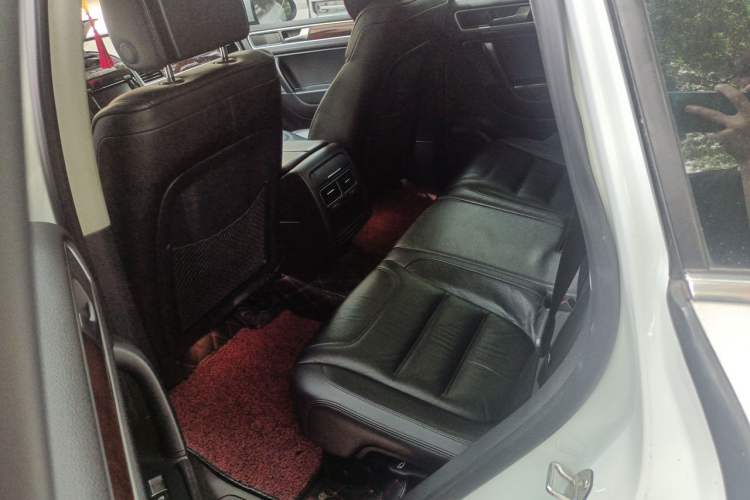 Used Volkswagen Touareg 2011 3.0 TSI Standard Version Left Rear Seat