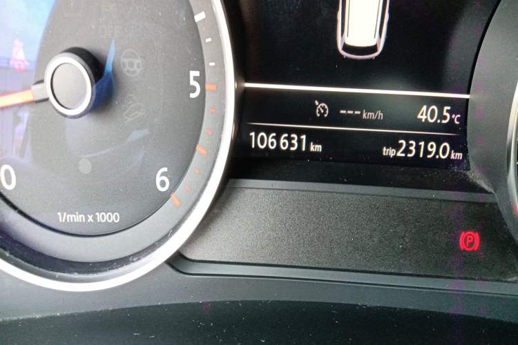 Used Volkswagen Touareg 2011 3.0 TDI Diesel Comfort Version Odometer Close Up