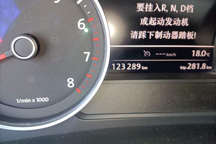 Used Volkswagen Touareg 2011 3.0 TSI Comfort Version Odometer Close Up