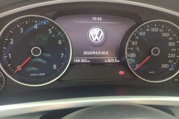 Used Volkswagen Touareg 2011 3.0 TSI Standard Version Odometer Close Up