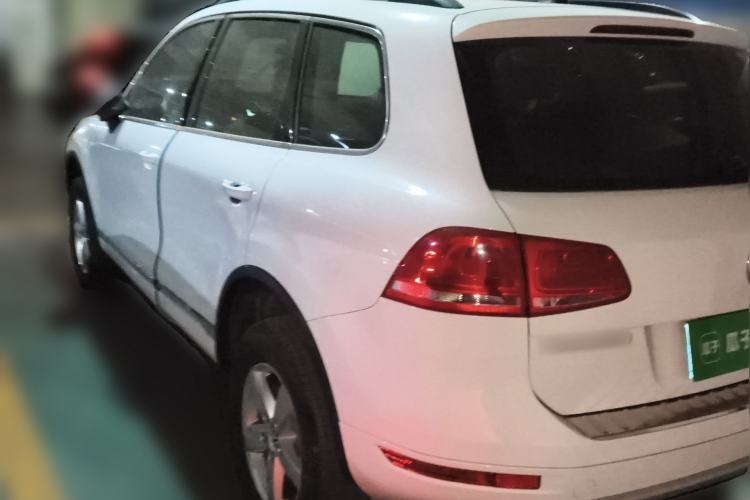 Used Volkswagen Touareg 2011 3.0 TSI Comfort Version Rear Left 45 Deg