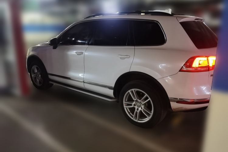 Used Volkswagen Touareg 2011 3.0 TSI Comfort Version Rear Left 45 Deg