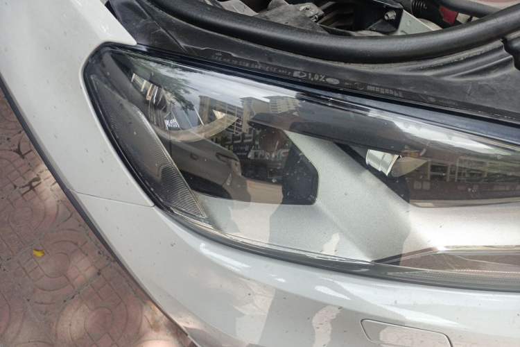 Used Volkswagen Touareg 2011 3.0 TSI Standard Version Right Front Headlight