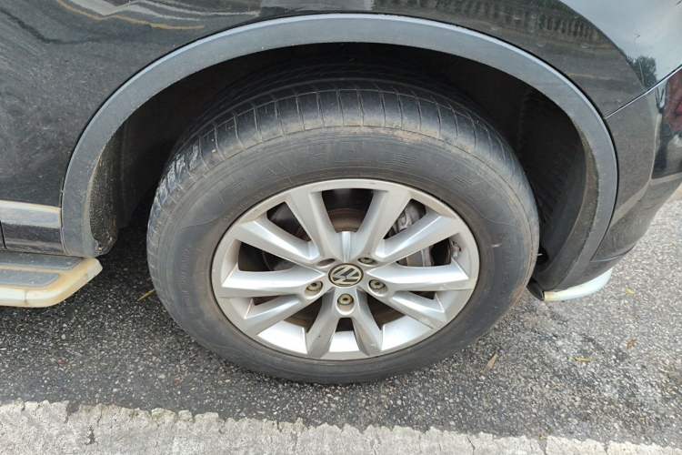 Used Volkswagen Touareg 2011 3.0 TSI High-End Version Right Front Wheel Hub