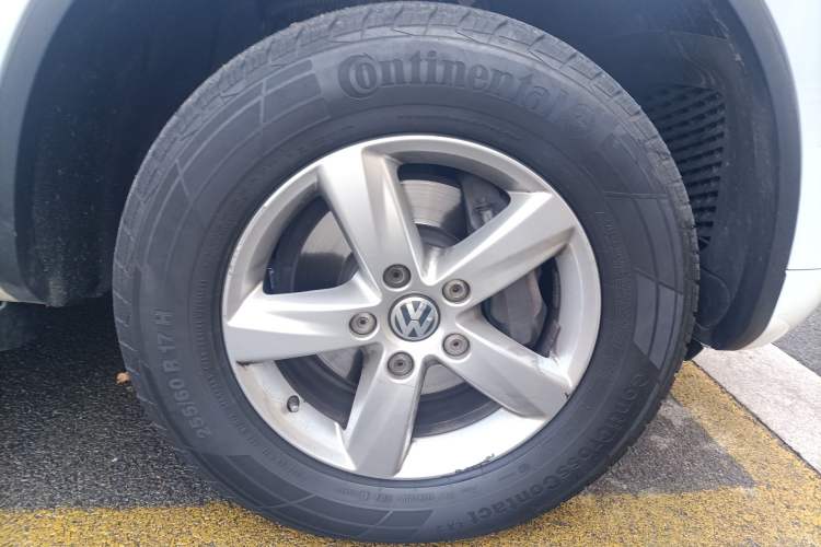Used Volkswagen Touareg 2011 3.0 TSI Comfort Version Right Front Wheel Hub