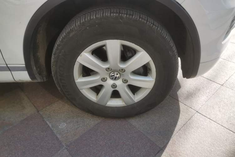 Used Volkswagen Touareg 2011 3.0 TSI Standard Version Right Front Wheel Hub