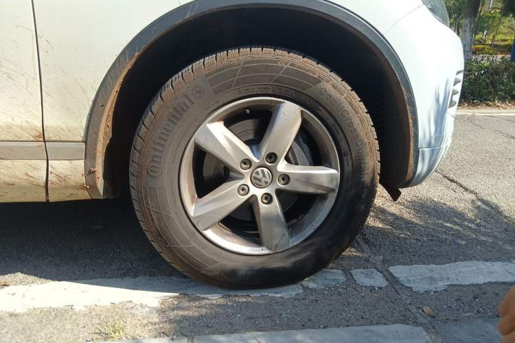 Used Volkswagen Touareg 2011 3.0 TSI Comfort Version Right Front Wheel Hub
