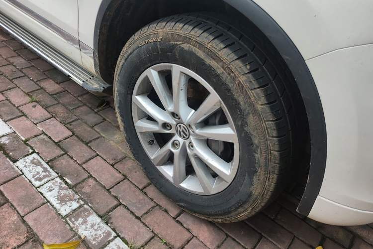 Used Volkswagen Touareg 2011 3.0 TSI High-End Version Right Front Wheel Hub