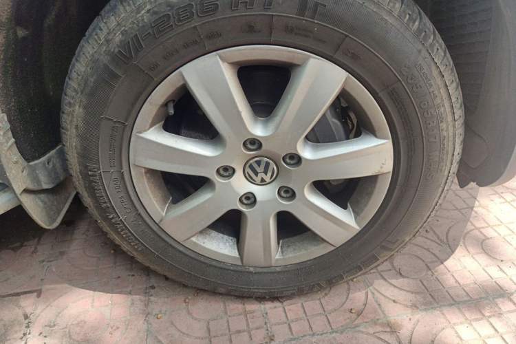 Used Volkswagen Touareg 2011 3.0 TSI Standard Version Right Front Wheel Hub