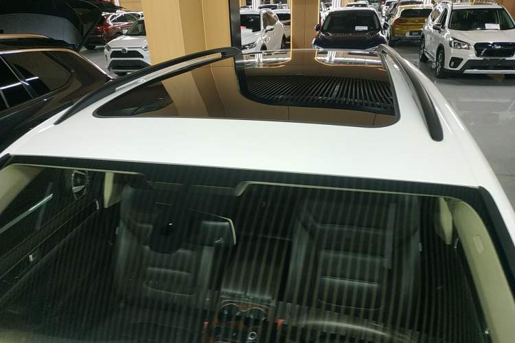 Used Volkswagen Touareg 2011 3.0 TSI Standard Version Roof