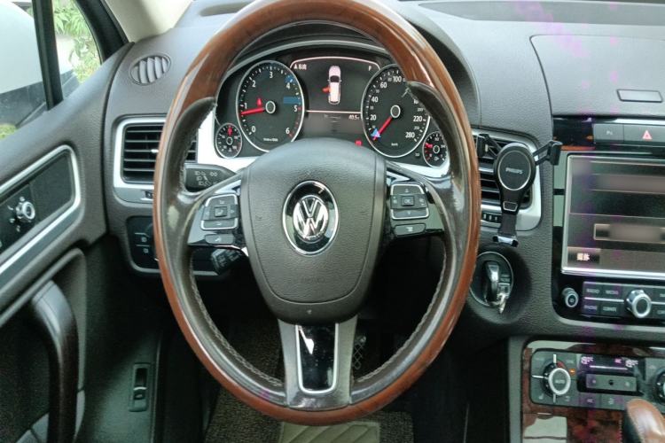 Used Volkswagen Touareg 2011 3.0 TDI Diesel Comfort Version Steering Wheel