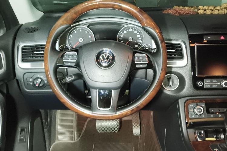 Used Volkswagen Touareg 2011 3.0 TSI Comfort Version Steering Wheel
