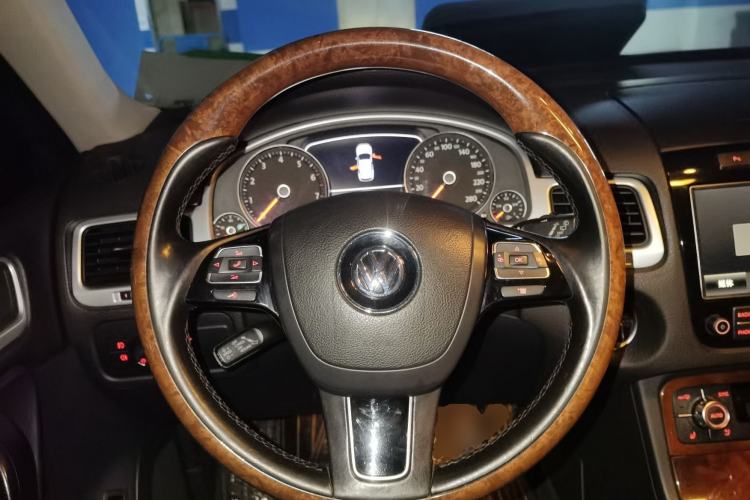 Used Volkswagen Touareg 2011 3.0 TSI Comfort Version Steering Wheel