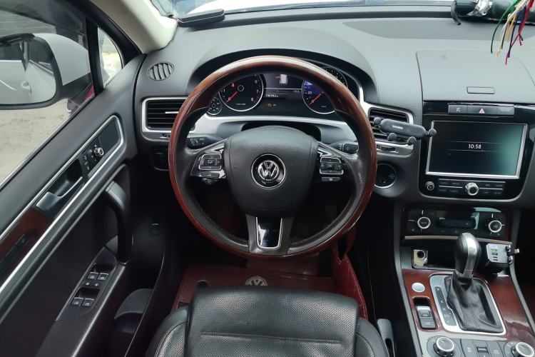 Used Volkswagen Touareg 2011 3.0 TSI High-End Version Steering Wheel