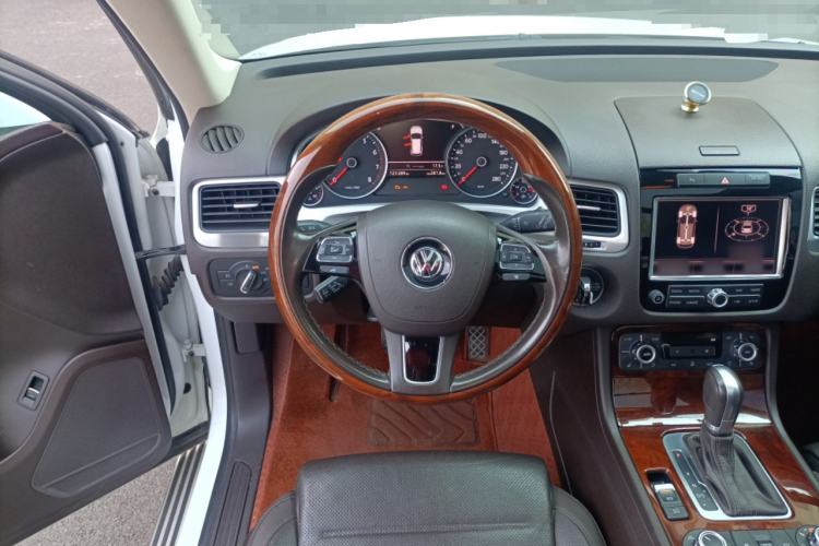 Used Volkswagen Touareg 2011 3.0 TSI Comfort Version Steering Wheel
