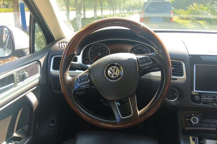 Used Volkswagen Touareg 2011 3.0 TSI Comfort Version Steering Wheel