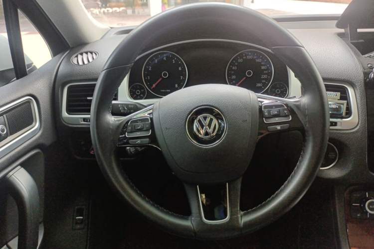 Used Volkswagen Touareg 2011 3.0 TSI Standard Version Steering Wheel