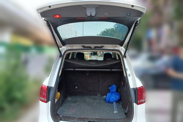 Used Volkswagen Touareg 2011 3.0 TDI Diesel Comfort Version Trunk