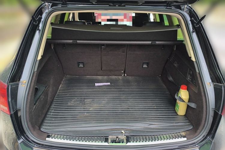 Used Volkswagen Touareg 2011 3.0 TSI High-End Version Trunk