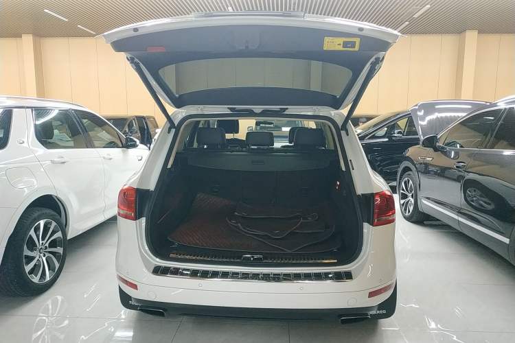 Used Volkswagen Touareg 2011 3.0 TSI Standard Version Trunk