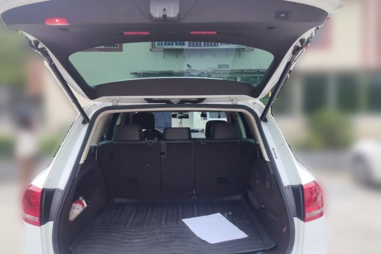 Used Volkswagen Touareg 2011 3.0 TSI High-End Version Trunk