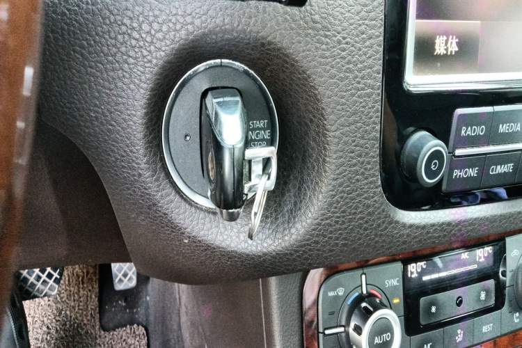 Used Volkswagen Touareg 2011 3.0 TDI Diesel Comfort Version Vehicle Key