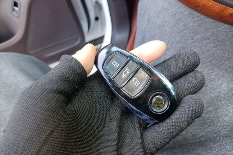 Used Volkswagen Touareg 2011 3.0 TSI Comfort Version Vehicle Key