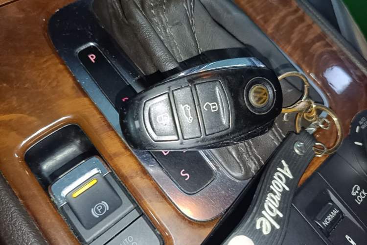 Used Volkswagen Touareg 2011 3.0 TSI Comfort Version Vehicle Key