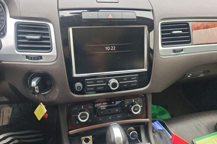 Used Volkswagen Touareg 2011 3.0 TSI Comfort Version Audio And AC Panel