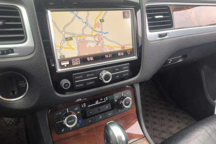 Used Volkswagen Touareg 2011 3.0 TSI Comfort Version Audio And AC Panel