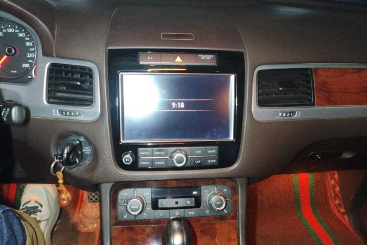 Used Volkswagen Touareg 2011 3.0 TSI Comfort Version Audio And AC Panel