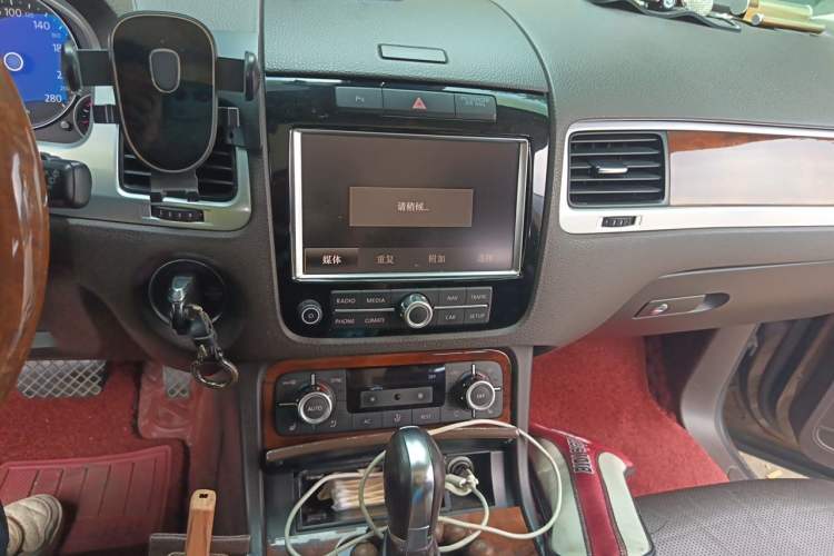 Used Volkswagen Touareg 2011 3.0 TSI Comfort Version Audio And AC Panel