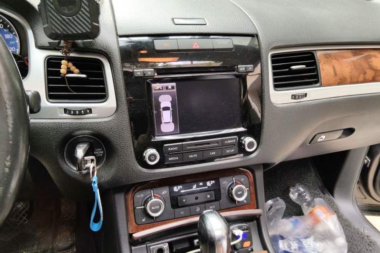 Used Volkswagen Touareg 2011 3.0 TSI Standard Version Audio And AC Panel