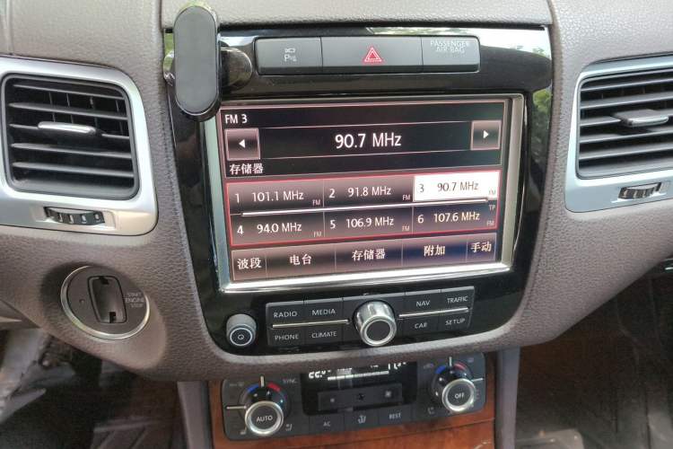 Used Volkswagen Touareg 2011 3.0 TSI Luxury Edition Audio And AC Panel