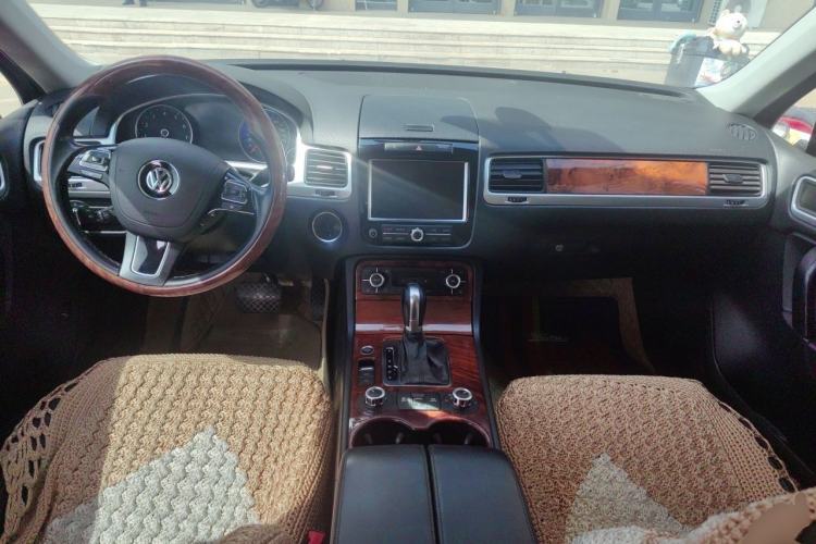 Used Volkswagen Touareg 2011 3.0 TSI High-End Version Center Console