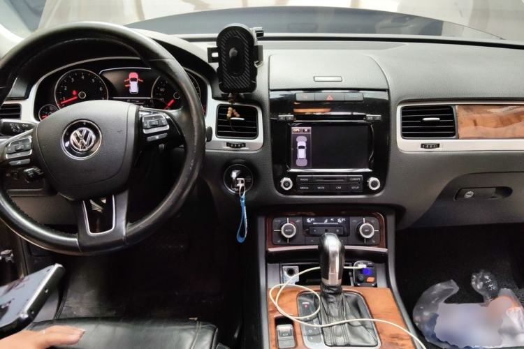Used Volkswagen Touareg 2011 3.0 TSI Standard Version Center Console