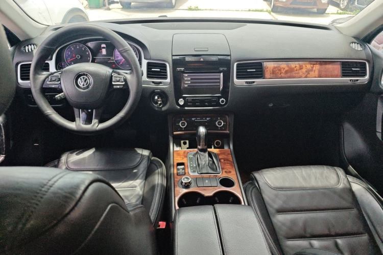 Used Volkswagen Touareg 2011 3.0 TSI Standard Version Center Console