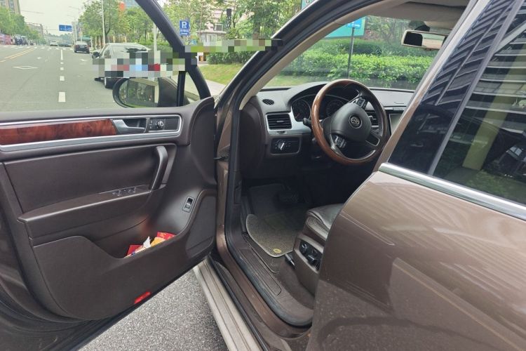 Used Volkswagen Touareg 2011 3.0 TSI Comfort Version Driver Seat