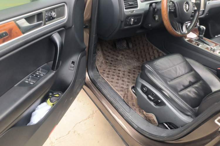 Used Volkswagen Touareg 2011 3.0 TSI Comfort Version Driver Seat