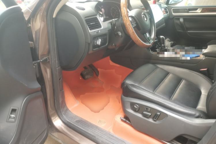 Used Volkswagen Touareg 2011 3.0 TSI High-End Version Driver Seat